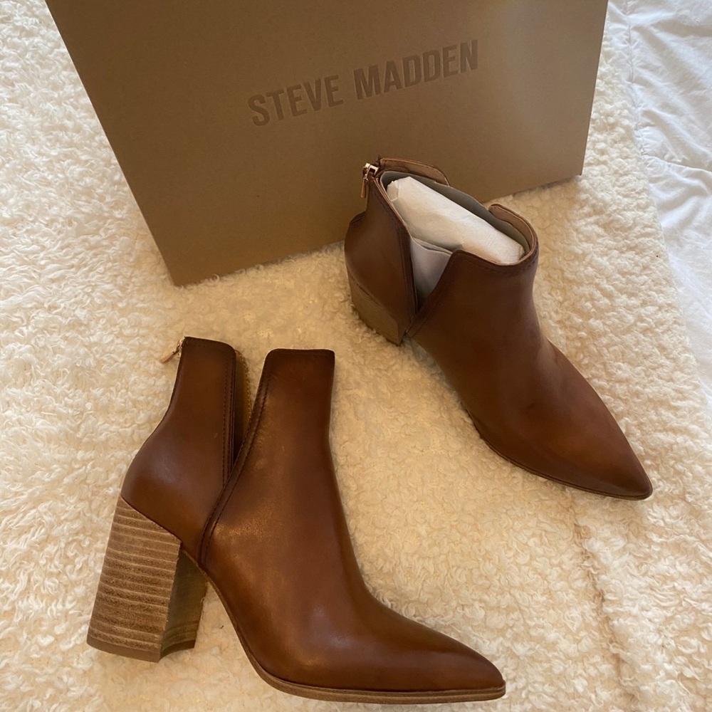 Steve Madden Darren Cognac Booties- Size 8